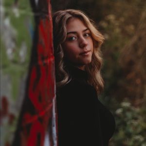 Meet your Posher, Abigail